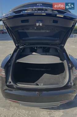 Ліфтбек Tesla Model S 2015 в Києві