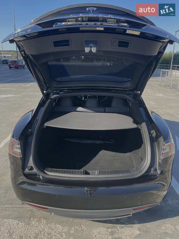 Лифтбек Tesla Model S 2015 в Киеве