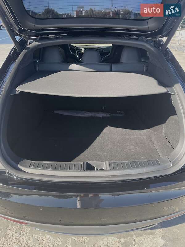 Ліфтбек Tesla Model S 2015 в Києві