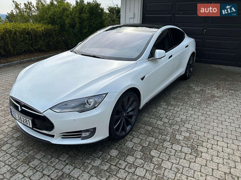 Лифтбек Tesla Model S 2014 в Киеве