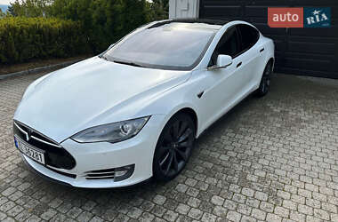 Лифтбек Tesla Model S 2014 в 