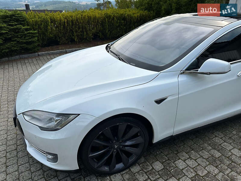 Лифтбек Tesla Model S 2014 в Киеве