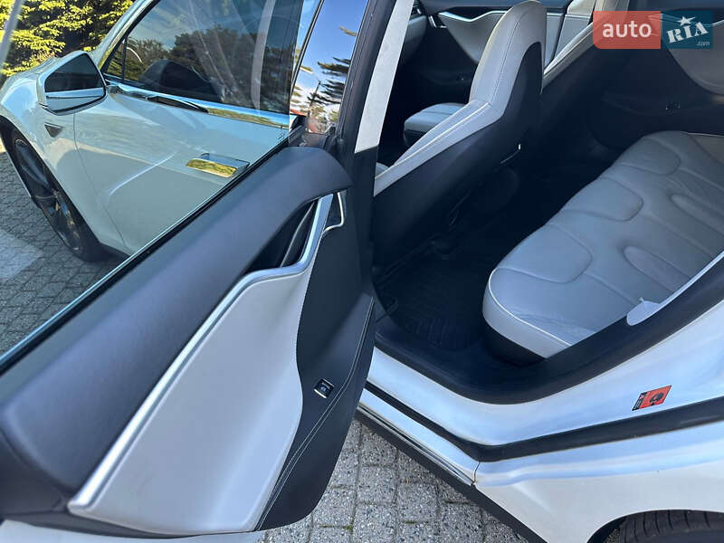 Лифтбек Tesla Model S 2014 в Киеве