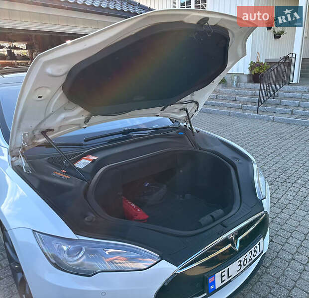 Лифтбек Tesla Model S 2014 в Киеве