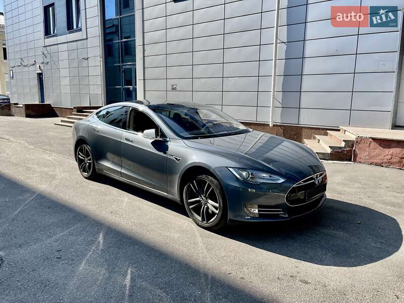 Лифтбек Tesla Model S 2013 в Полтаве
