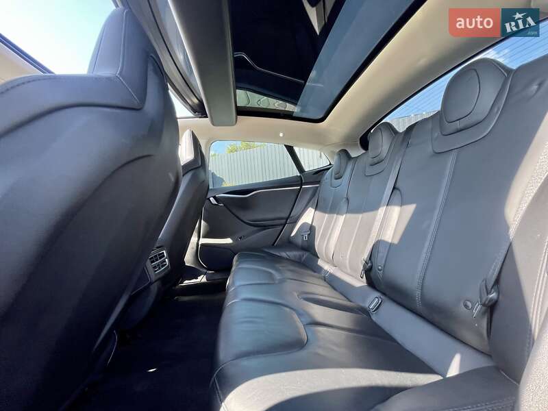 Лифтбек Tesla Model S 2013 в Полтаве