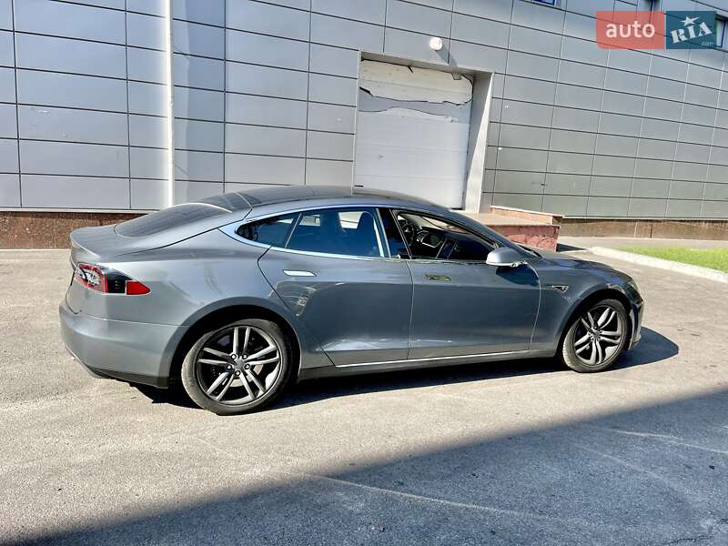 Лифтбек Tesla Model S 2013 в Полтаве
