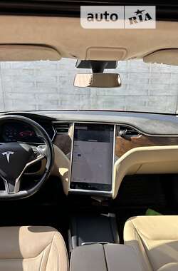 Лифтбек Tesla Model S 2016 в 