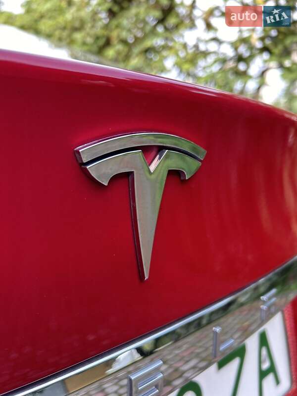 Ліфтбек Tesla Model S 2019 в Ужгороді
