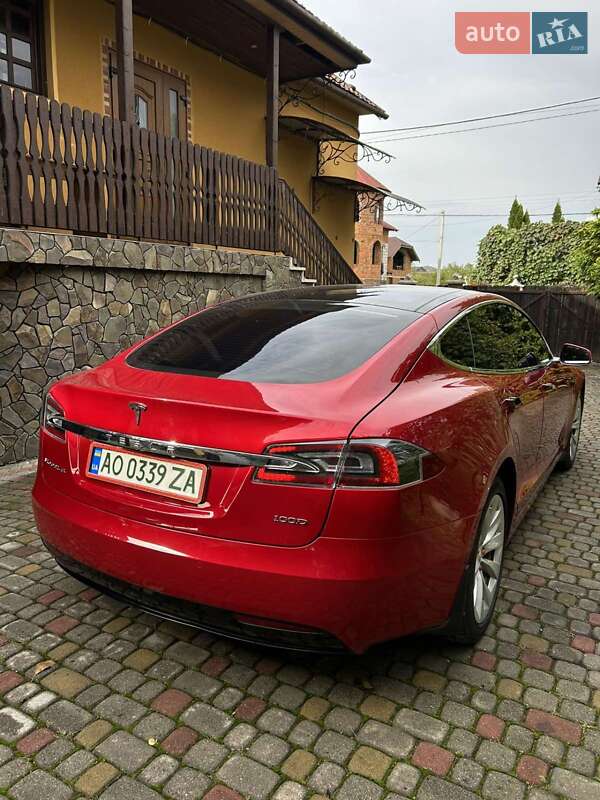 Лифтбек Tesla Model S 2019 в Ужгороде