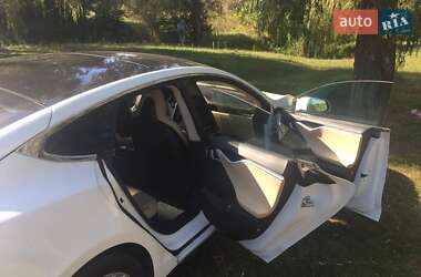 Лифтбек Tesla Model S 2014 в Саврани