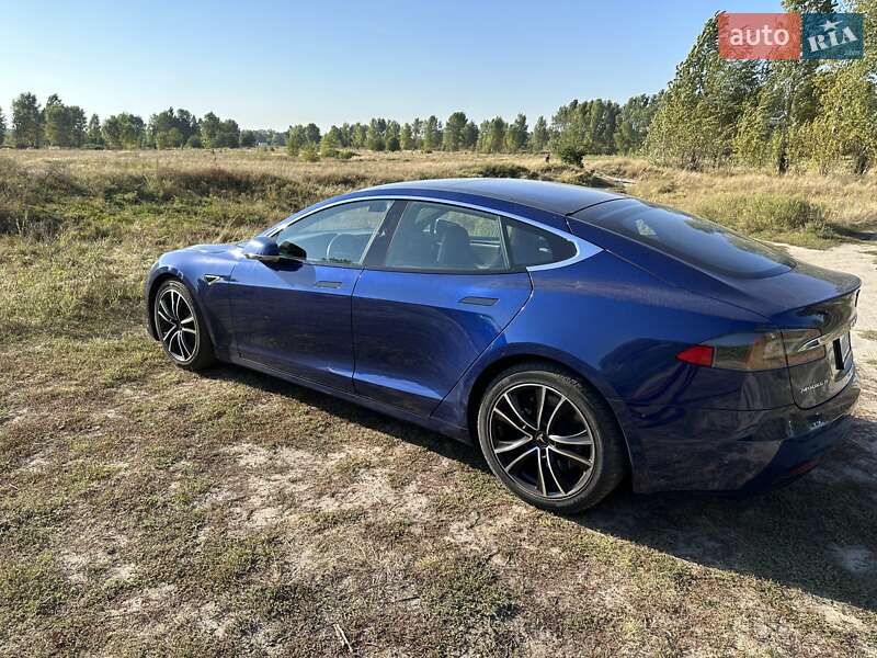 Лифтбек Tesla Model S 2016 в Киеве