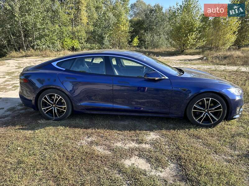 Лифтбек Tesla Model S 2016 в Киеве
