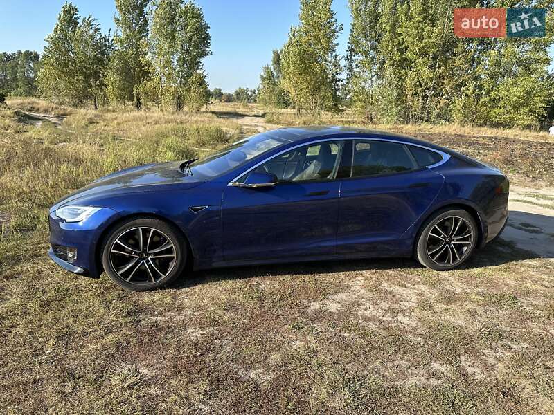 Лифтбек Tesla Model S 2016 в Киеве