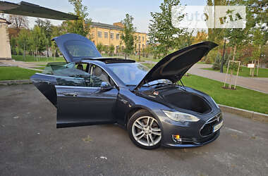 Лифтбек Tesla Model S 2015 в Киеве