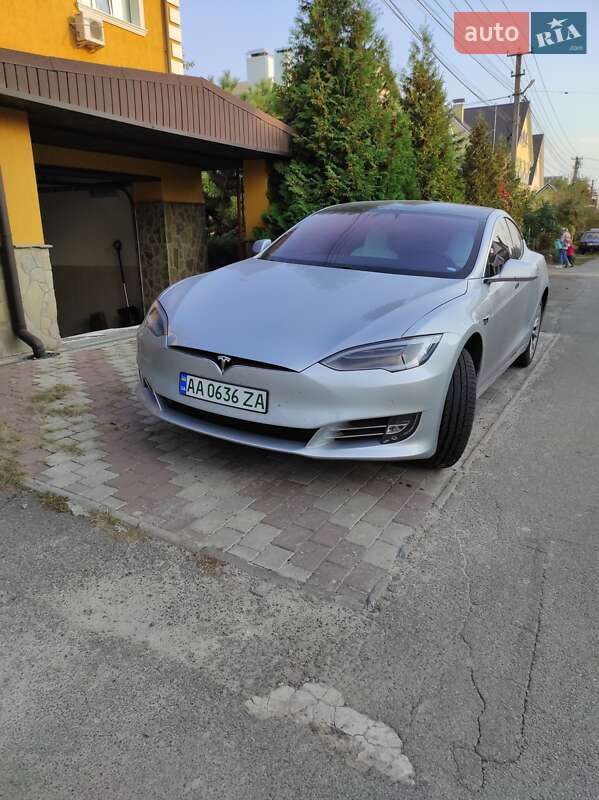 Ліфтбек Tesla Model S 2018 в Києві