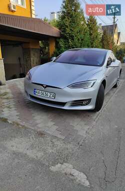 Лифтбек Tesla Model S 2018 в Киеве