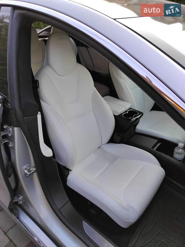 Лифтбек Tesla Model S 2018 в Киеве
