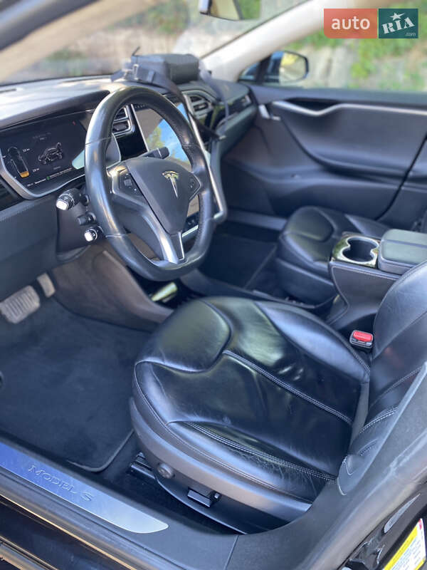Ліфтбек Tesla Model S 2015 в Чернівцях
