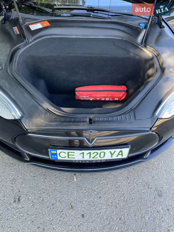 Ліфтбек Tesla Model S 2015 в Чернівцях