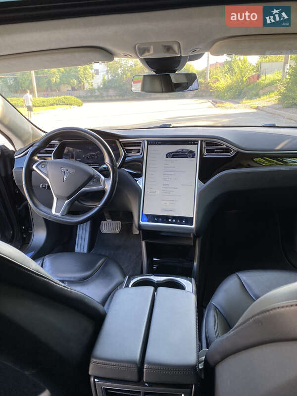 Ліфтбек Tesla Model S 2015 в Чернівцях