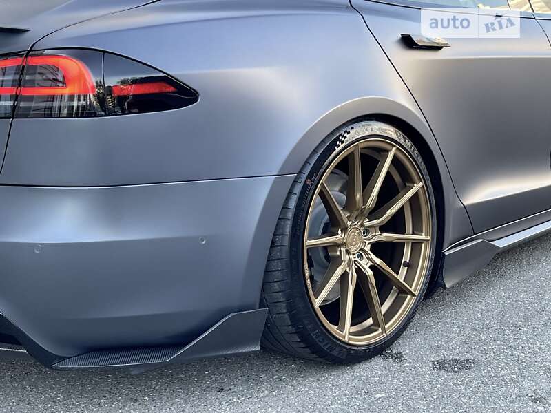 Лифтбек Tesla Model S 2022 в Киеве