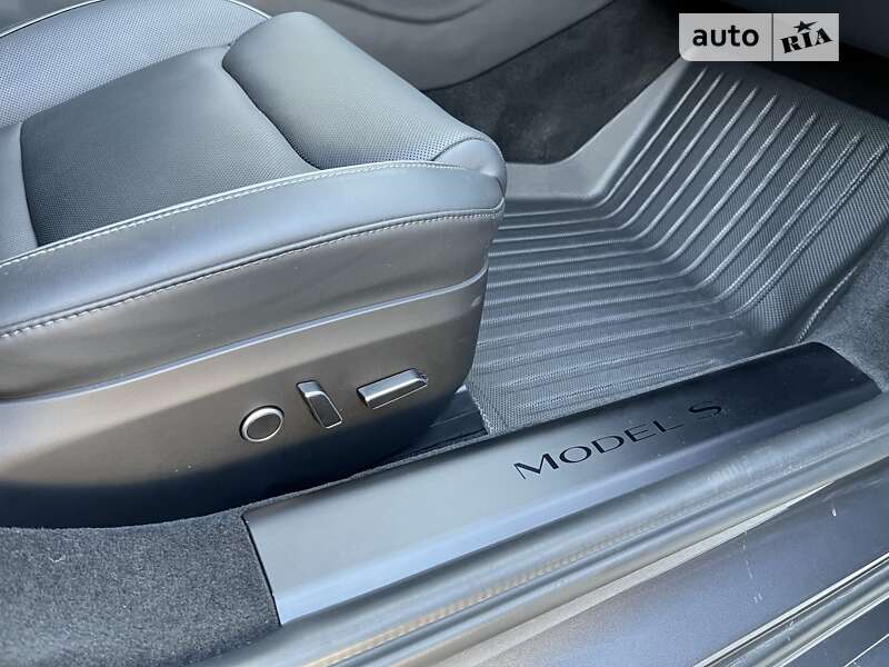 Лифтбек Tesla Model S 2022 в Киеве