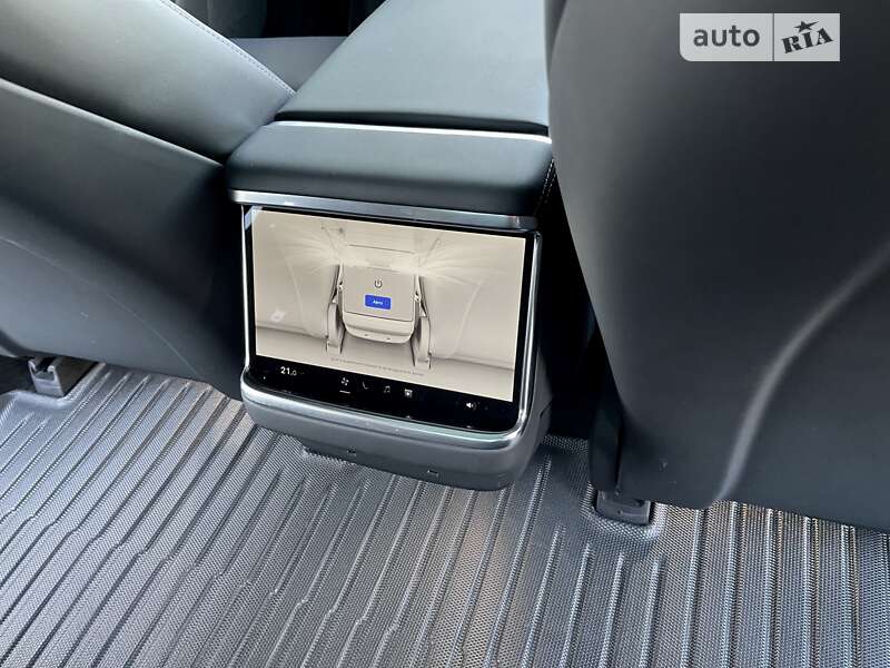 Лифтбек Tesla Model S 2022 в Киеве