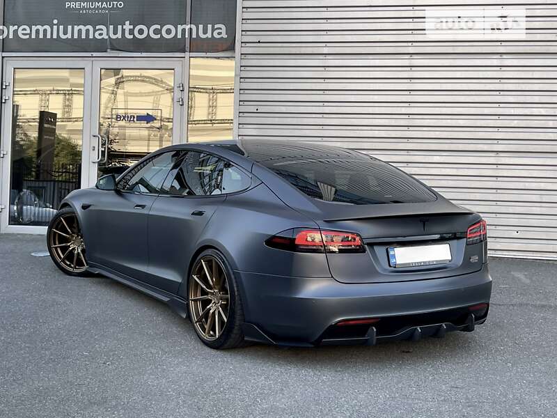 Лифтбек Tesla Model S 2022 в Киеве