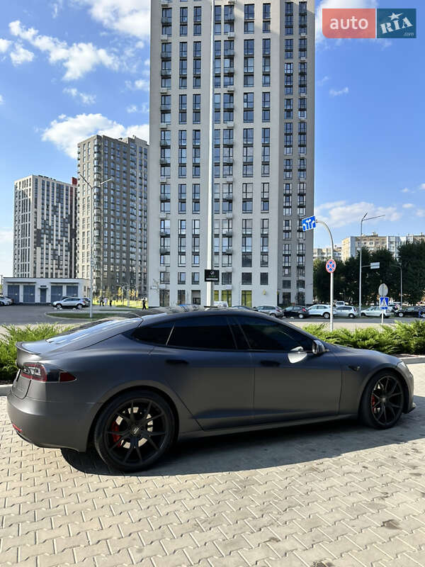Лифтбек Tesla Model S 2019 в Киеве