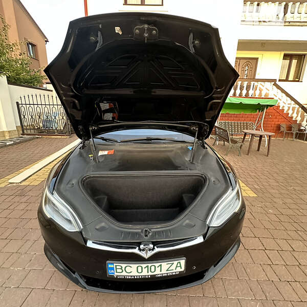Ліфтбек Tesla Model S 2018 в Львові