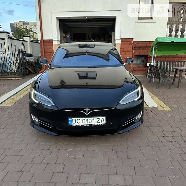 Ліфтбек Tesla Model S 2018 в Львові