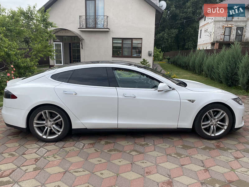 Лифтбек Tesla Model S 2013 в Киеве