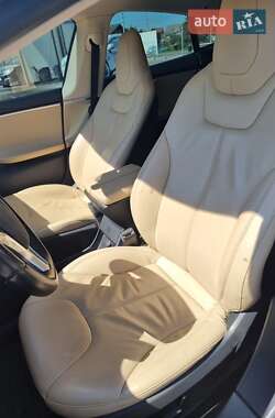 Ліфтбек Tesla Model S 2013 в Нововолинську
