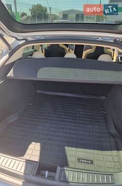 Ліфтбек Tesla Model S 2013 в Нововолинську