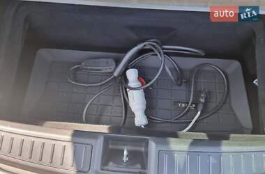 Ліфтбек Tesla Model S 2013 в Нововолинську