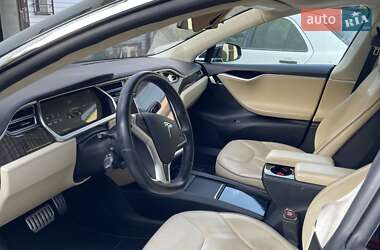 Лифтбек Tesla Model S 2014 в 
