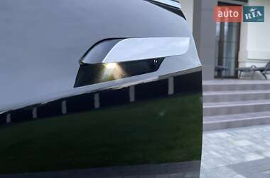 Лифтбек Tesla Model S 2018 в Львове