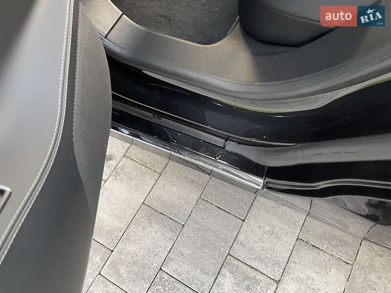 Лифтбек Tesla Model S 2018 в Львове