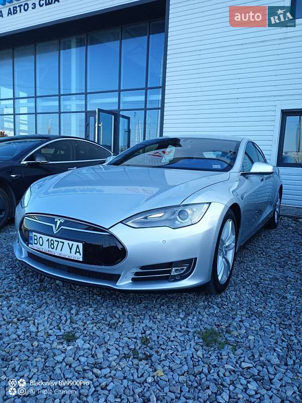 Лифтбек Tesla Model S 2015 в Тернополе