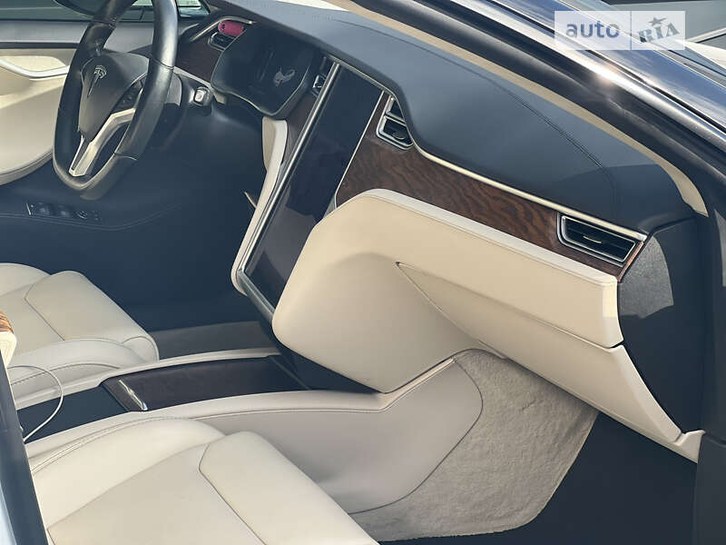 Лифтбек Tesla Model S 2018 в Киеве