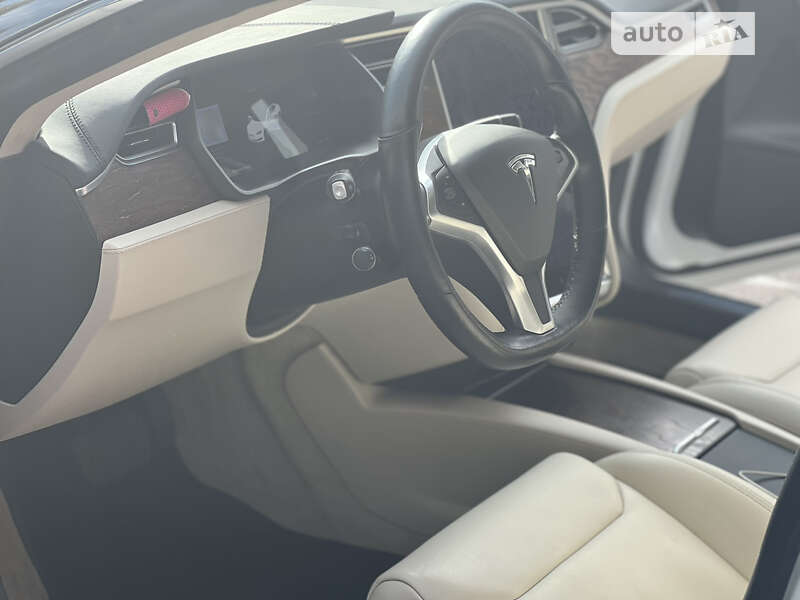 Лифтбек Tesla Model S 2018 в Киеве