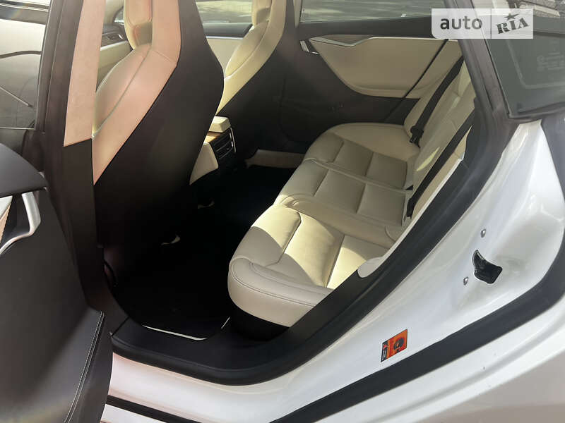 Лифтбек Tesla Model S 2018 в Киеве