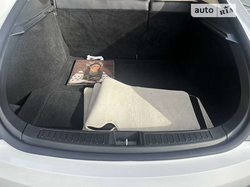 Лифтбек Tesla Model S 2018 в Киеве