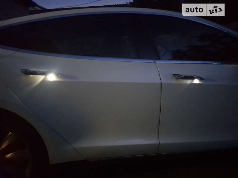 Лифтбек Tesla Model S 2013 в Киеве