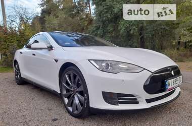Лифтбек Tesla Model S 2013 в 