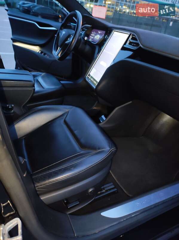 Лифтбек Tesla Model S 2015 в Сумах