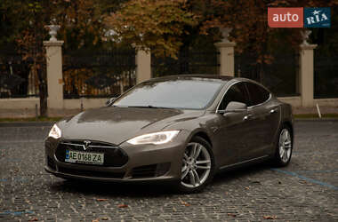 Лифтбек Tesla Model S 2016 в Днепре