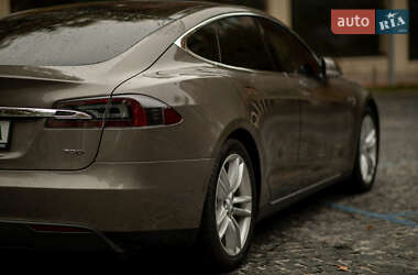 Лифтбек Tesla Model S 2016 в Днепре