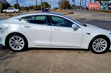 Лифтбек Tesla Model S 2017 в 